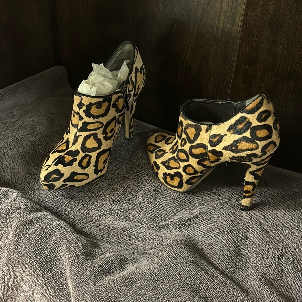 Sam Eldelman 6.5 zipper leopard print